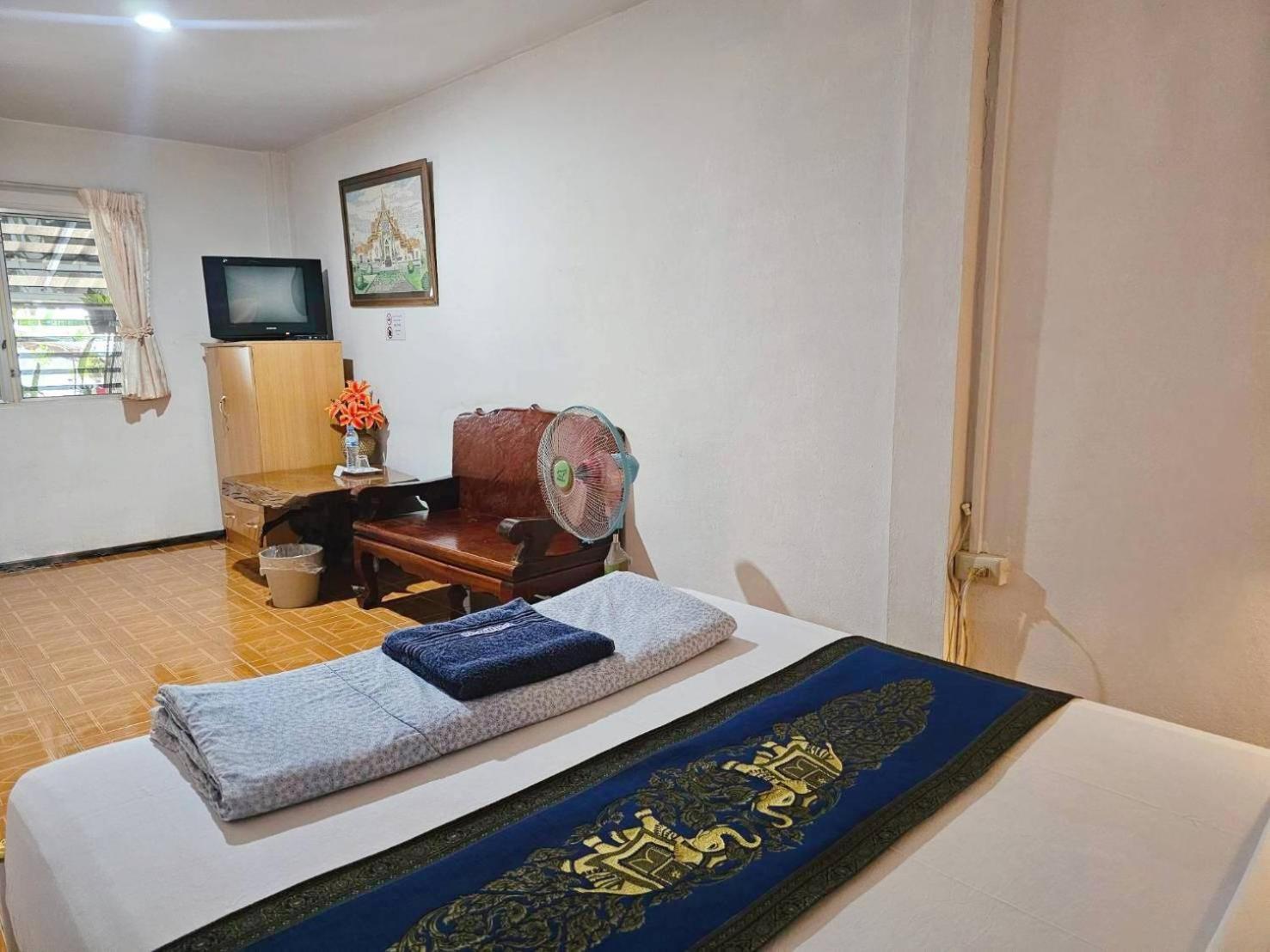 بيت شباب بي كاليفورنيا إنتر Nang Rong المظهر الخارجي الصورة